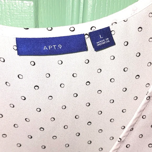 APT 9 Top - Cute Tie Front - Like New - Flutter Sleeves  (Size L) - Picture 3 of 8